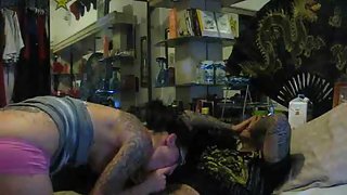 Gangster boyfriend unwrapping tatted gf while witnessing porn